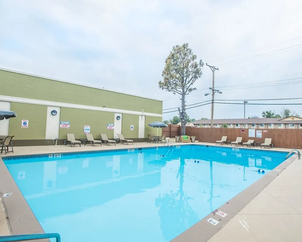 Quality Inn & Suites Denver Stapleton Hotel